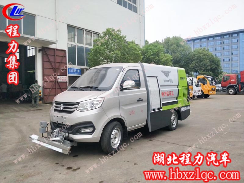 湖北程力集團(tuán)長(zhǎng)安國(guó)六高壓路面清洗車閃亮登場(chǎng)